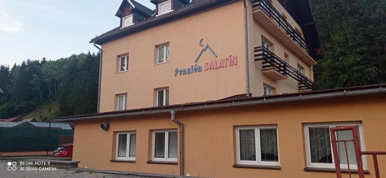 Salatin Hotel Ruzomberok Exterior foto